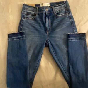 Brand New Junior Gerage blue jeans (High Rise)!!